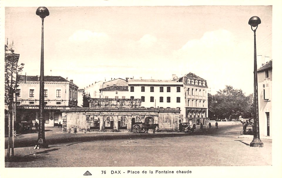 Dax (Landes) - place de la Fontaine chaude 31