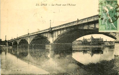Dax (Landes) - Pont et vue sur Hôtel des Thermes 2