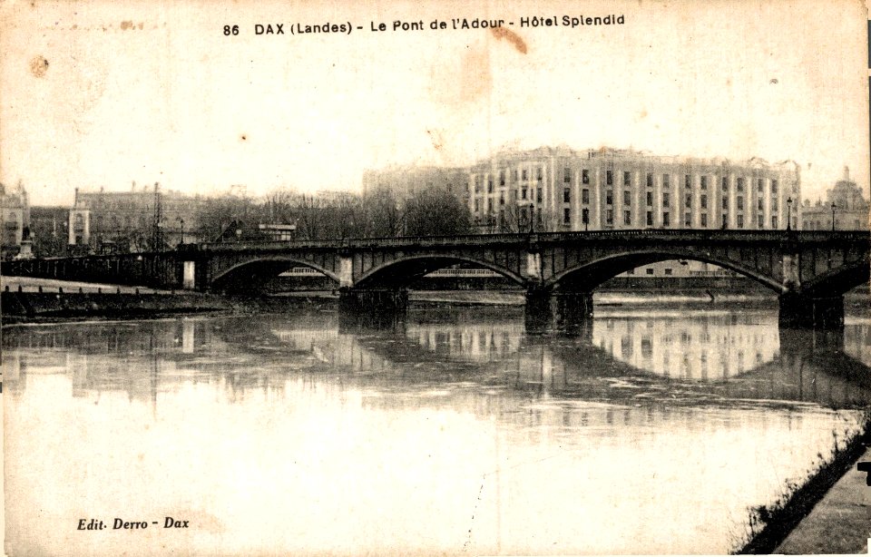 Dax (Landes) - Pont et vue sur l'Hôtel Splendid 5