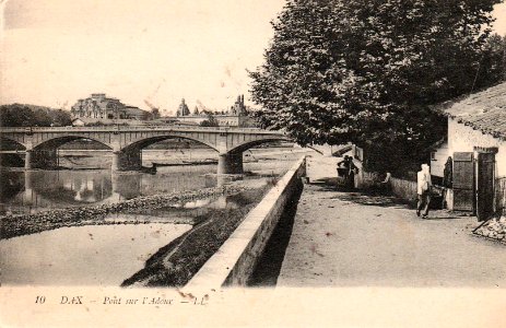 Dax (Landes) - Pont et vue sur Hôtel des Thermes 5