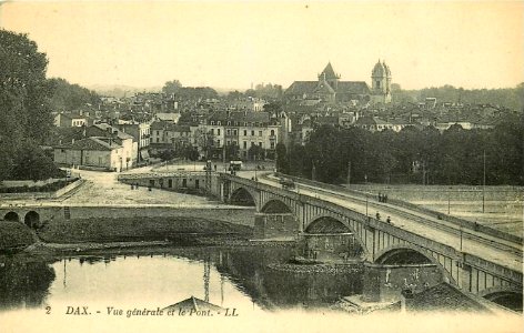 Dax (Landes) - Pont et vue sur les ramparts 3