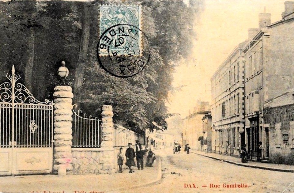 Dax (Landes) - rue Gambetta 2