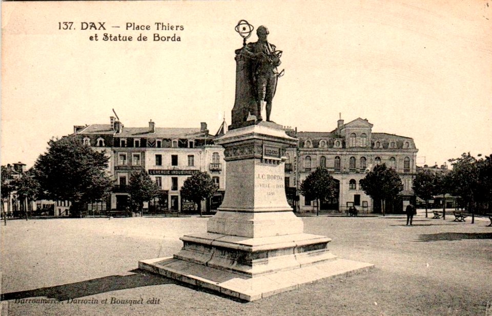 Dax - Place Thiers et statue de Borda