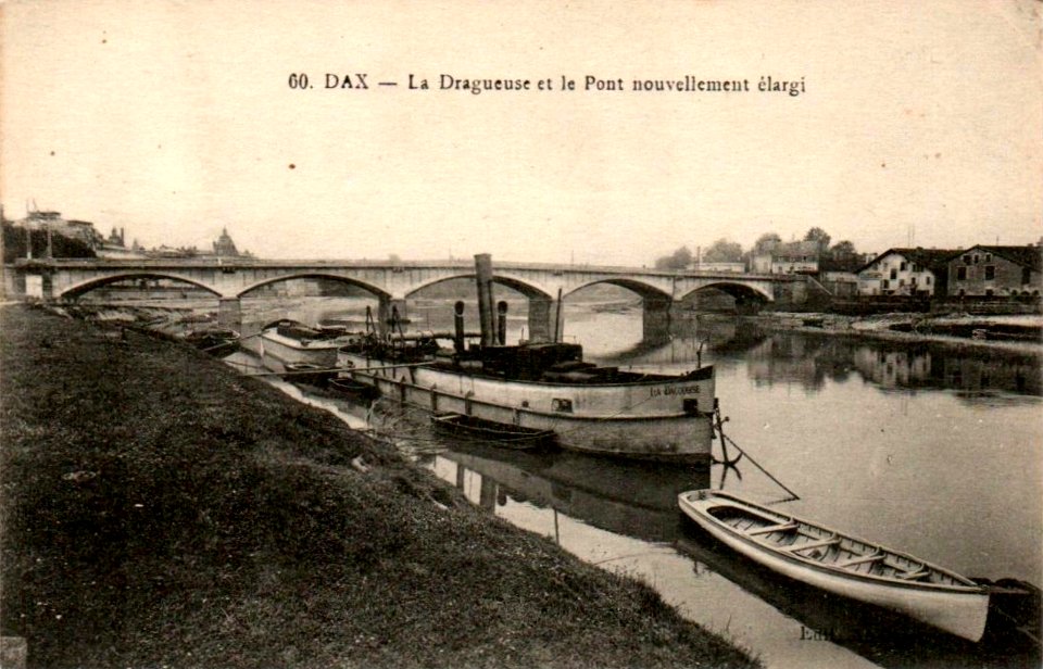 Dax - La Dragueuse et le pont