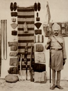 Dayal, Raja Lala Deen - Einheimischer Lanzenträger und Ausrüstung (Zeno Fotografie)