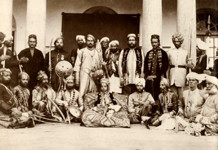 Dayal, Raja Lala Deen - Junger Prinz und Hofleute (Zeno Fotografie)