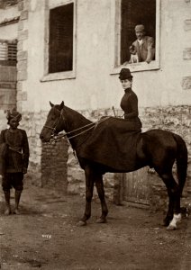 Dayal, Raja Lala Deen - Englische Frau auf einem Pferd (Zeno Fotografie)