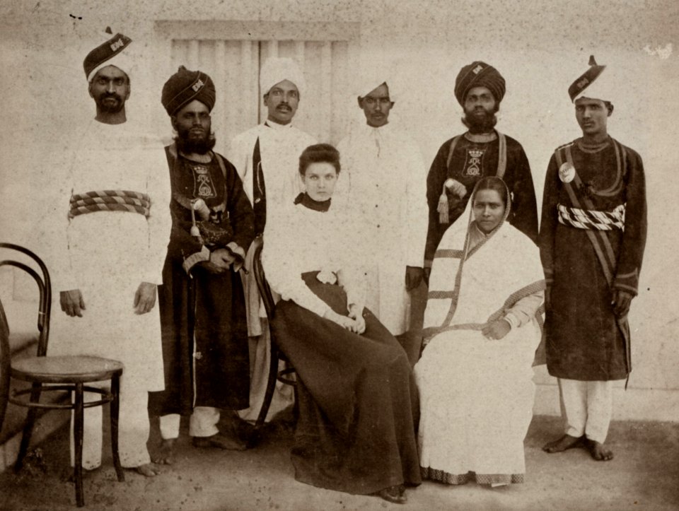 Dayal, Raja Lala Deen - Europäer und indische Diener (Zeno Fotografie)