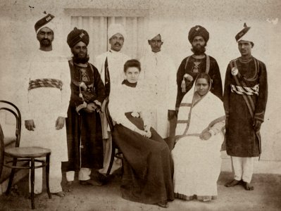 Dayal, Raja Lala Deen - Europäer und indische Diener (Zeno Fotografie)