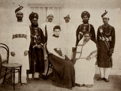 Dayal, Raja Lala Deen - Europäer und indische Diener (Zeno Fotografie) photo