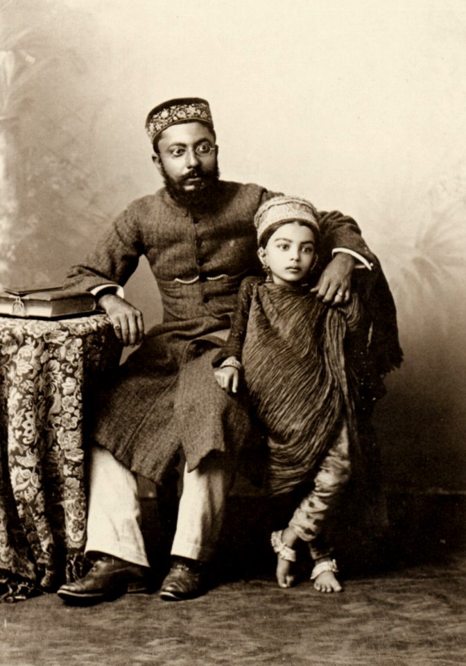 Dayal, Raja Lala Deen - Mann mit Tochter, einer aus H.H. dem Nizams Verwandten oder Gefolge (Zeno Fotografie)