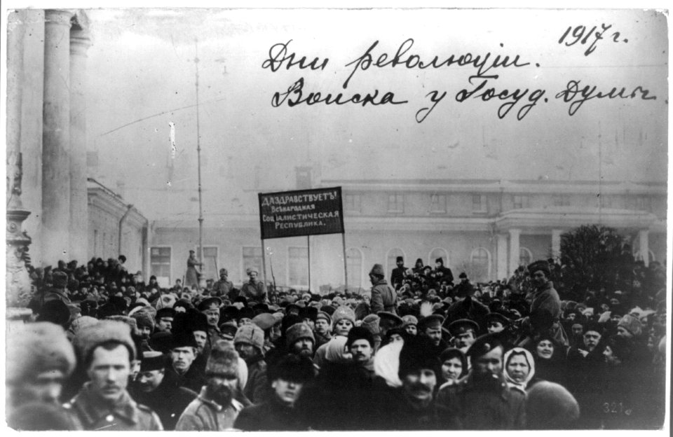 Days of revolution) - troops at the State Duma LCCN2009631822
