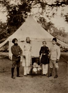 Dayal, Raja Lala Deen - Junger Prinz und Staatsoffiziere (Zeno Fotografie)