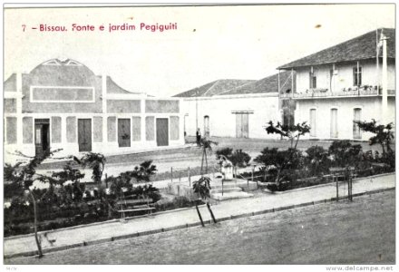 DC - 07 - Bissau. Fonte e jardim Pegiguiti