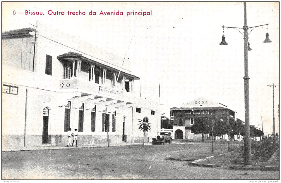 DC - 6- Bissau. Outro trecho da avenida principal