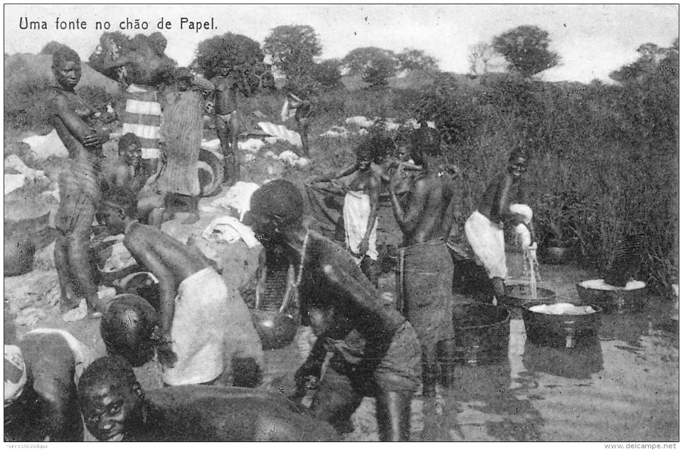 DC - GUINEE PORTUGAISE - Uma fonte no chao de Papel
