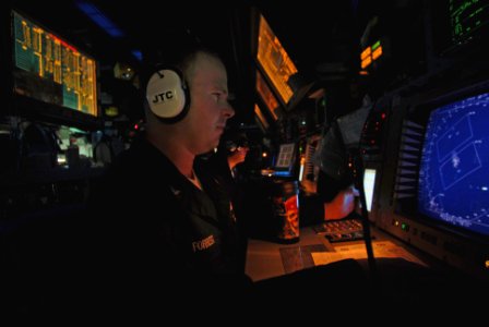 DDG77 misslesystems CIC 070808-N-3284V-042