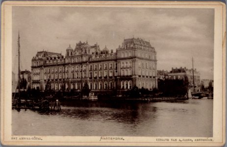 De Amstel met het Amstel Hotel (achterzijde), Prof. Tulpplein 1 photo