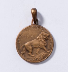 De Tous Les Gaulois, Les Plus Braves Sont Les Belges - Jules César - Liège Waelhem Nieuport 1914, medal by Pierre Theunis, Belgium, (1915), Coins and Medals Department of the Royal Library of Belgium, 2Lef 19 - 56 (verso)