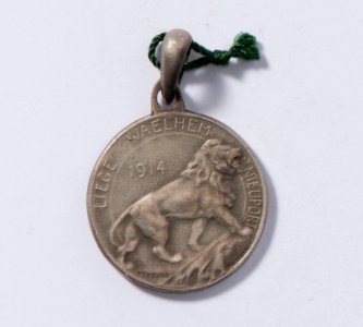 De Tous Les Gaulois, Les Plus Braves Sont Les Belges - Jules César - Liège Waelhem Nieuport 1914, medal by Pierre Theunis, Belgium, (1915), Coins and Medals Department of the Royal Library of Belgium, 2Lef 19 - 53 (verso)