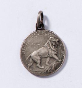 De Tous Les Gaulois, Les Plus Braves Sont Les Belges - Jules César - Liège Waelhem Nieuport 1914, medal by Pierre Theunis, Belgium, (1915), Coins and Medals Department of the Royal Library of Belgium, 2Lef 19 - 55 (verso)