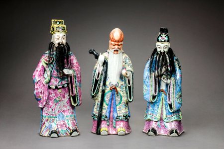 De tre taoistiska stjärngudarna. Lu Xing, Shou Xing och Fu Xing - Hallwylska museet - 107683 photo