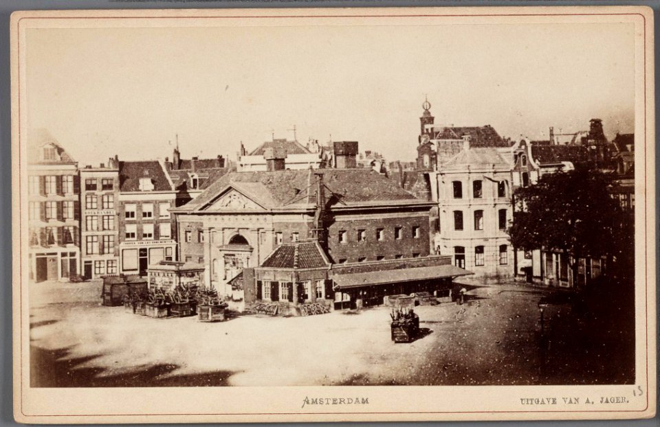 De voormalige Boterwaag op het Rembrandtplein, afgebroken in 1874-001