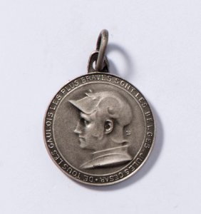 De Tous Les Gaulois, Les Plus Braves Sont Les Belges - Jules César - Liège Waelhem Nieuport 1914, medal by Pierre Theunis, Belgium, (1915), Coins and Medals Department of the Royal Library of Belgium, 2Lef 19 - 55 (recto)