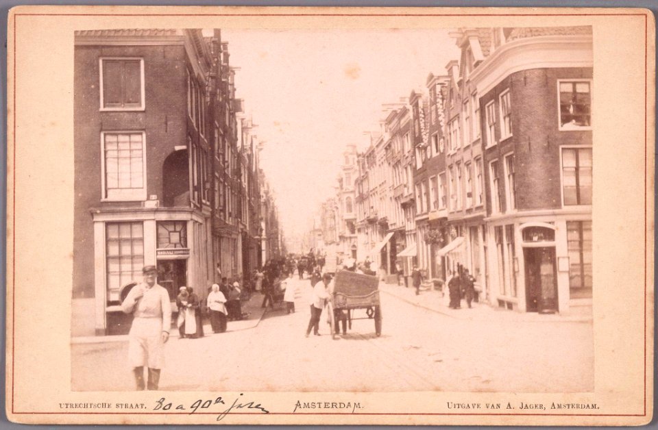 De Utrechtsestraat gezien vanaf de Prinsengracht naar het Rembrandtplein