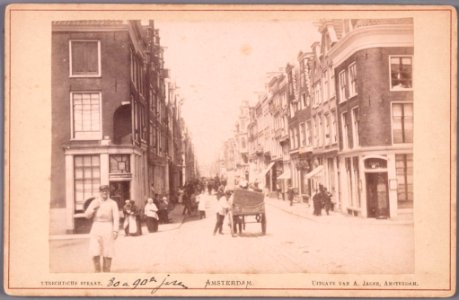 De Utrechtsestraat gezien vanaf de Prinsengracht naar het Rembrandtplein photo