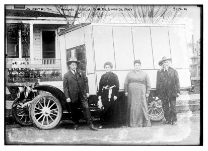 De Veny auto - Portland, Estella, & Dr. & Mrs. DeVeny LCCN2014699015