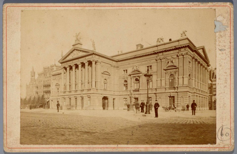 De voormalige Stadsschouwburg op het Leidseplein, afgebrand in de nacht van 19 op 20 februari 1890
