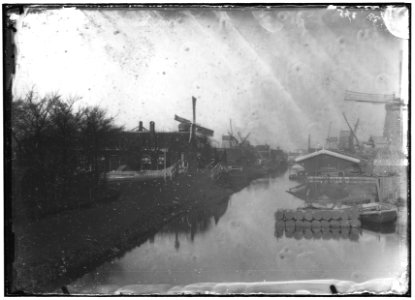 De voormalige Middenweg (Zaagmolenbuurt), verdwenen in 1897, ongeveer ter hoogte van de huidige Frederik Hendrikstraat, gezien in noordelijke richting-003 photo