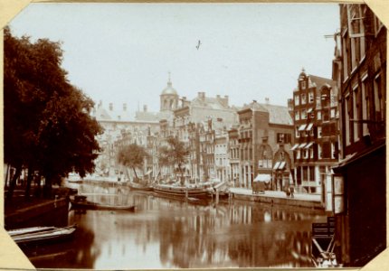 De voormalige Pijpenmarkt, ziende op het voormalige Goudsche Veer - Gedempt - thans de Nieuwe Zijds Voorburgwal photo