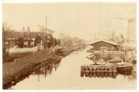 De voormalige Middenweg (Zaagmolenbuurt), verdwenen in 1897, ongeveer ter hoogte van de huidige Frederik Hendrikstraat, gezien in noordelijke richting-002 photo