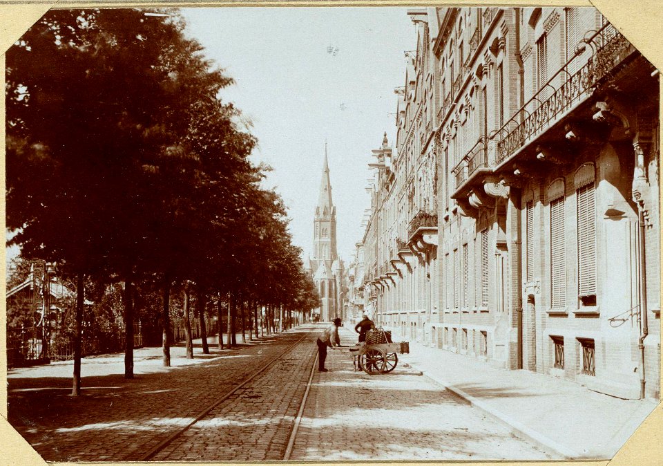 De Vondelstraat ziende op de Vondelkerk