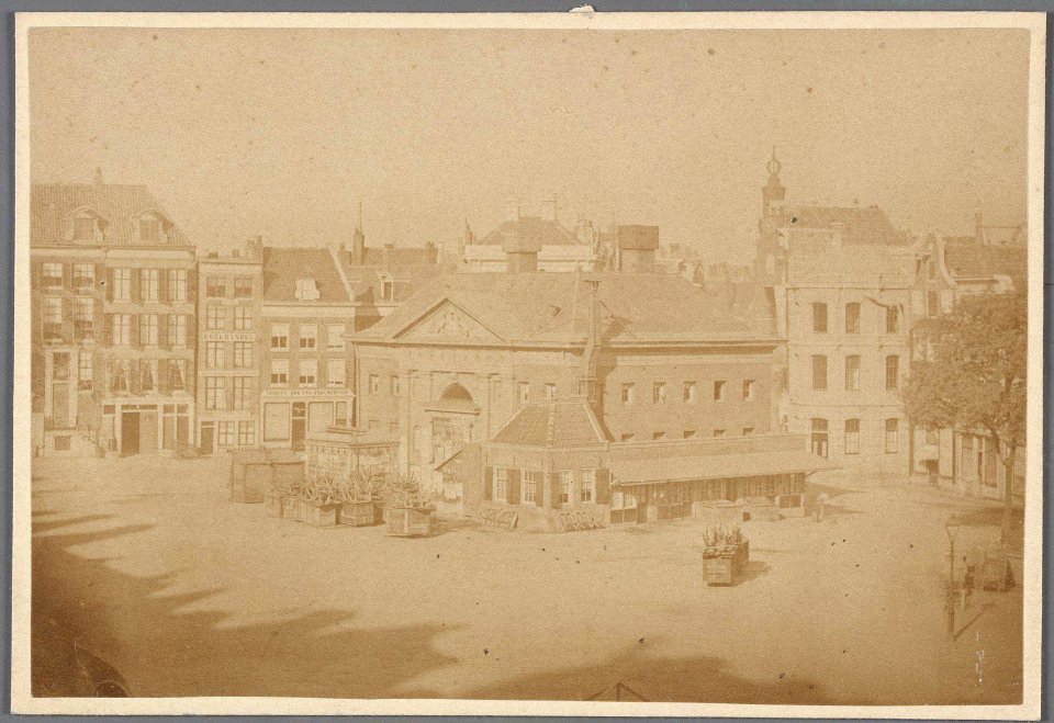 De voormalige Boterwaag op het Rembrandtplein, afgebroken in 1874-002