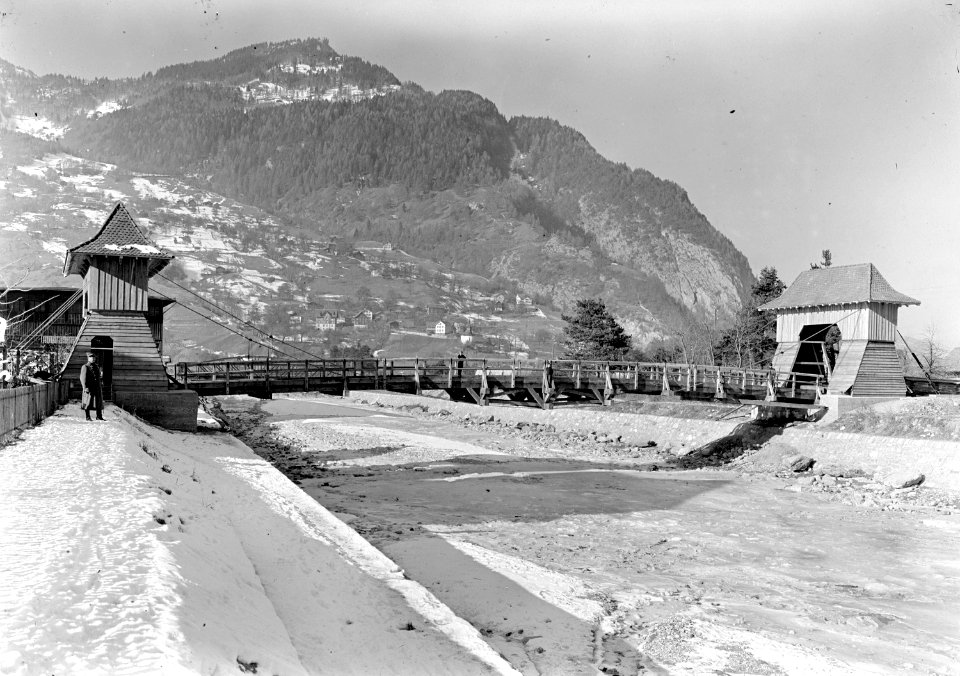Die Holzbrücke in der Seitenansicht - CH-BAR - 3239379