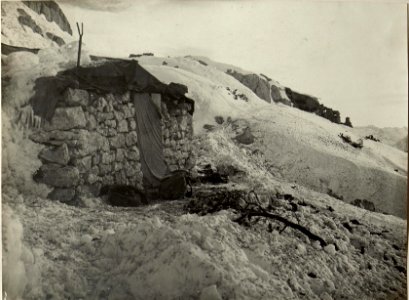 Die italienischen Feldwachen. Stellung am Sattel zwischen Rombon und Cukla. (BildID 15468977)