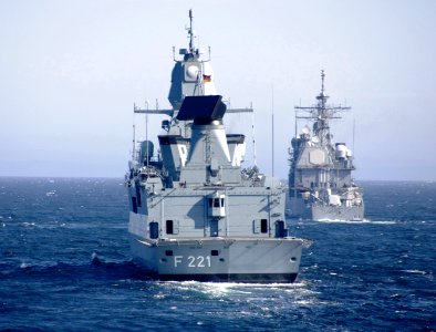 Die Hessen (F 221) und Normandy (CG-60)