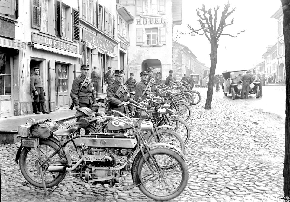 Die Motorradfahrer des Armeestabes - CH-BAR - 3237853