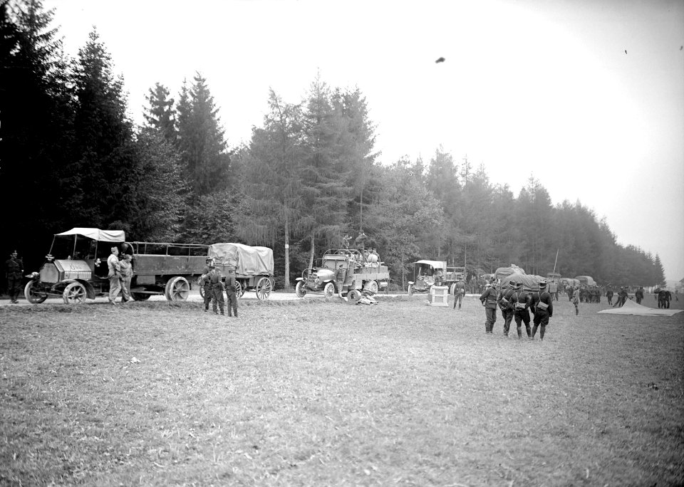 Die leeren Materialwagen der Ballon Pionier Kompanie - CH-BAR - 3240131