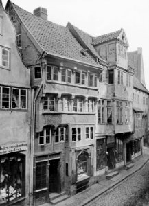 Die obere Holstenstraße mit den Hausnummern 6, 4, 2 (Ecke Rosenstraße) (Kiel 44.623)