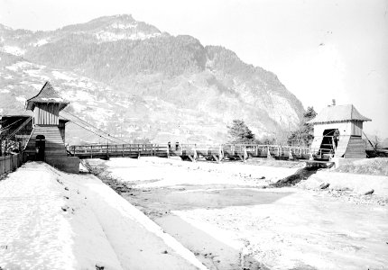 Die neue Holzbrücke in der Seitenansicht - CH-BAR - 3239378