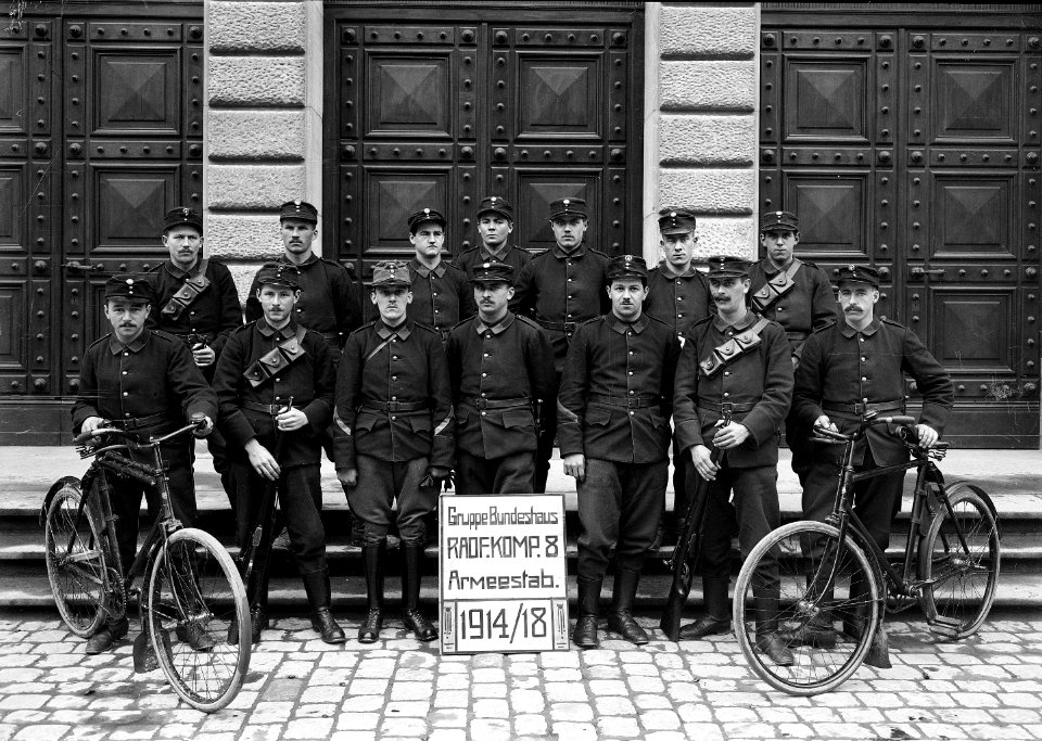 Die Radfahrer des Armeestabes - CH-BAR - 3241530