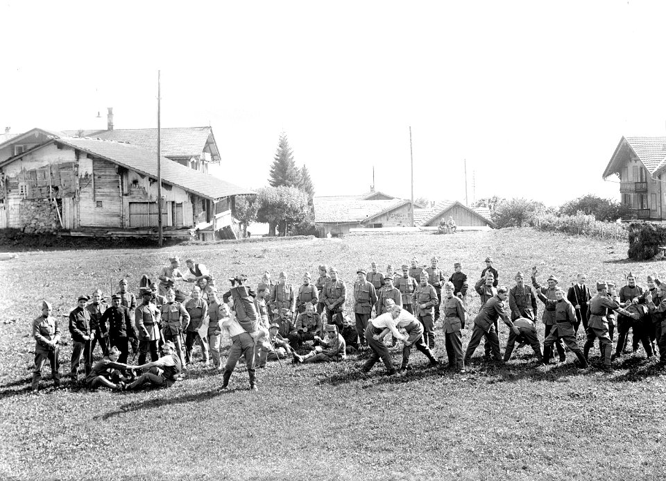 Die rekonvaleszenten Soldaten beim sportlichen Zeitvertrieb - CH-BAR - 3241418