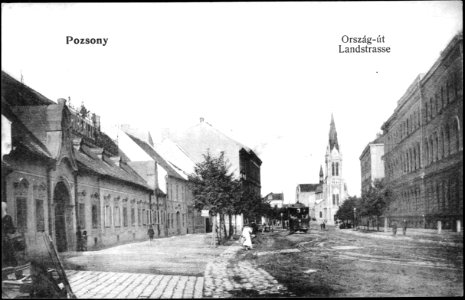 Die Sektkellerei Hubert (links) auf der Landstraße in Preßburg photo