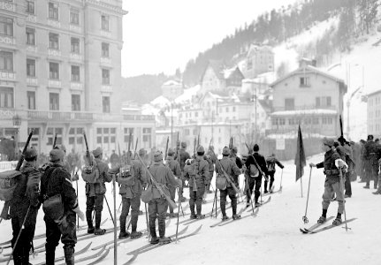 Die Skipatrouillen vor dem Start - CH-BAR - 3239365