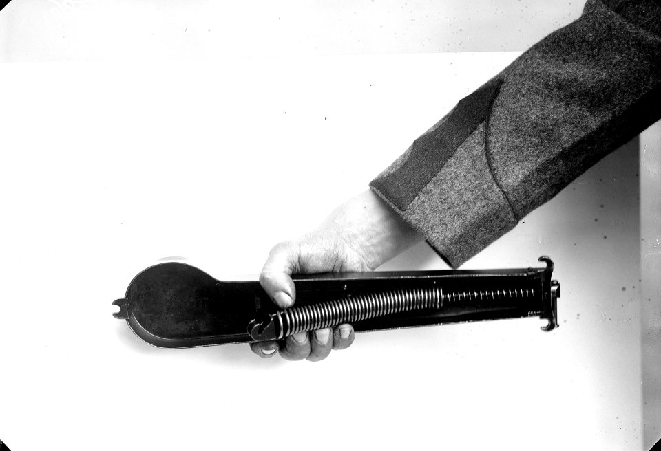 Die Spannfeder des Maschinengewehrs - CH-BAR - 3241586
