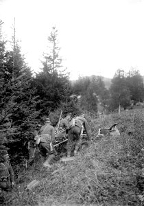 Die Stellung des Maschinengewehrs wird verschoben - CH-BAR - 3240891